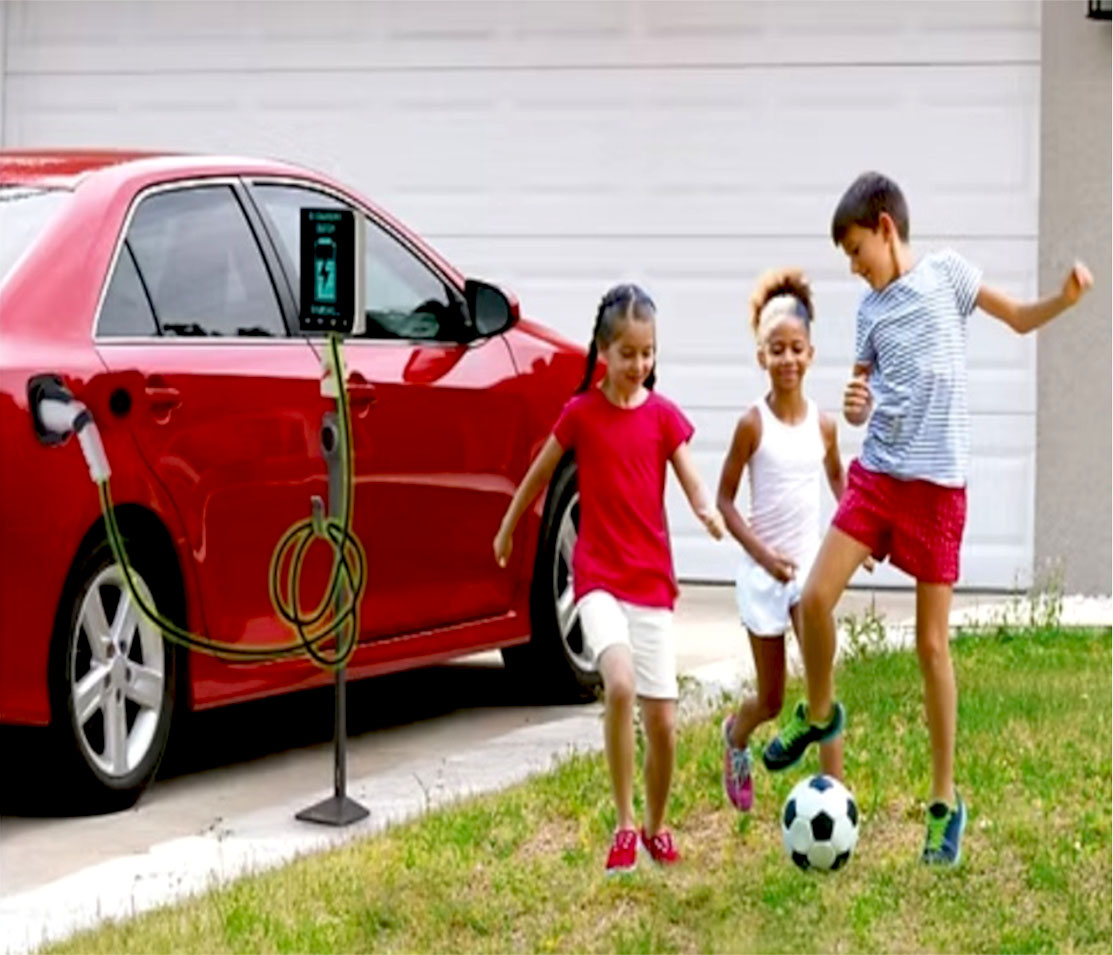 Swoboda ładowania auta poza garażem - poznaj nasz stojak do kabli i ładowarek EV